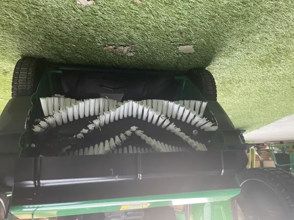 Brosse à gazon synthétique moteur Honda GCV170 39 cm de largeur