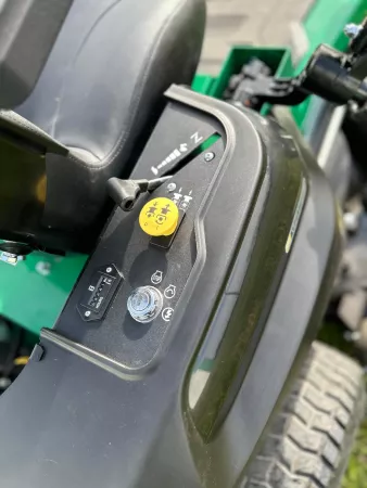 Tondeuse autoportée à rayon de braquage zéro turn – VLZ117SHBI