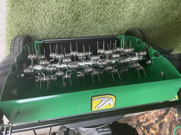 Aérateur à gazon synthétique 38 cm de travail
